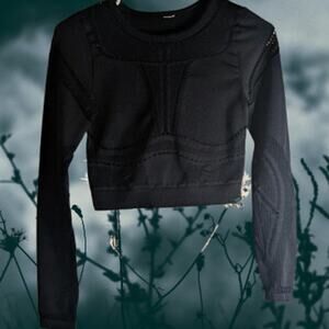 Fabletics Jaymee mesh small black long sleeve athletic woman's crop top.